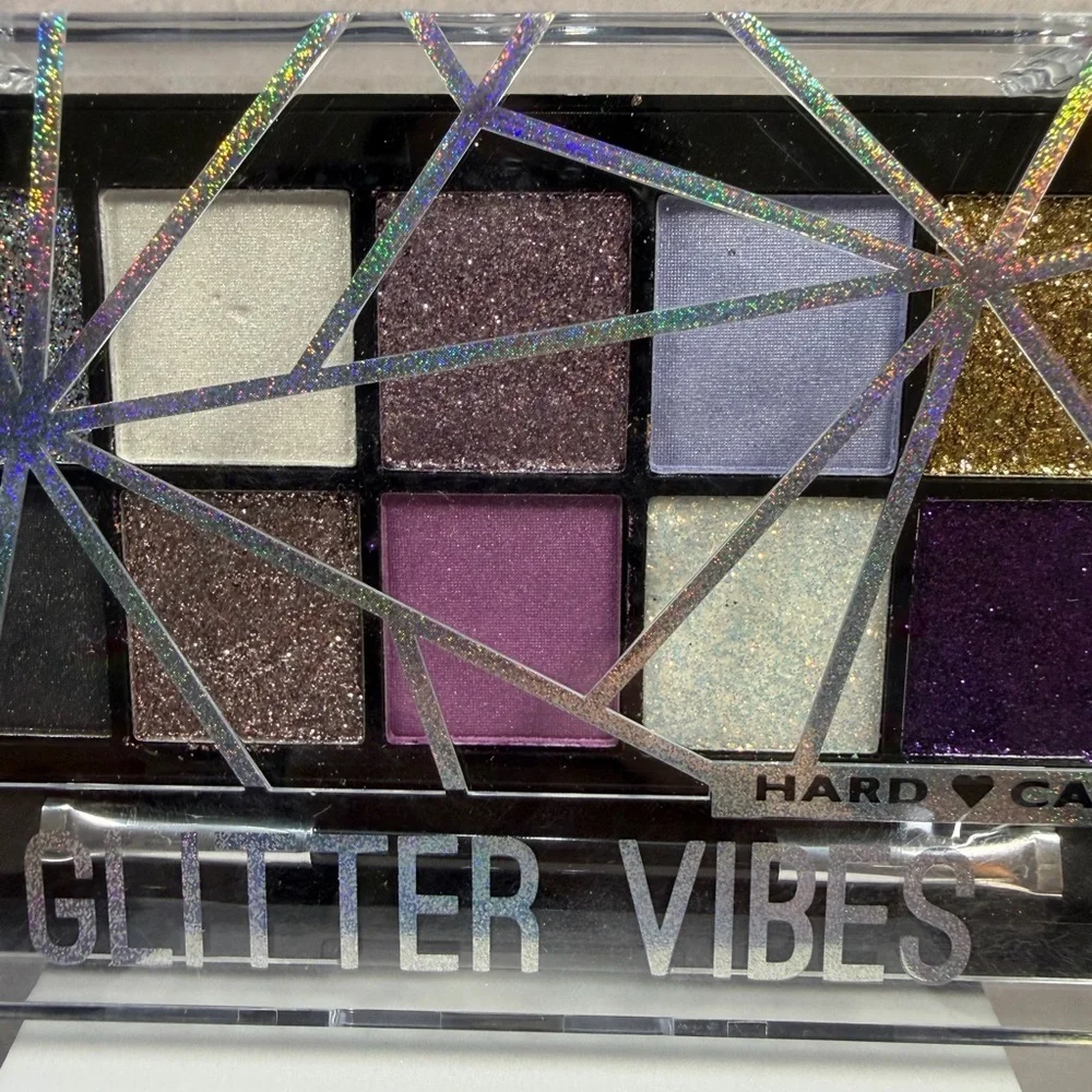 💙3/$20 Hard Candy Glitter Vibes Eyeshadow Palette - Multicolor